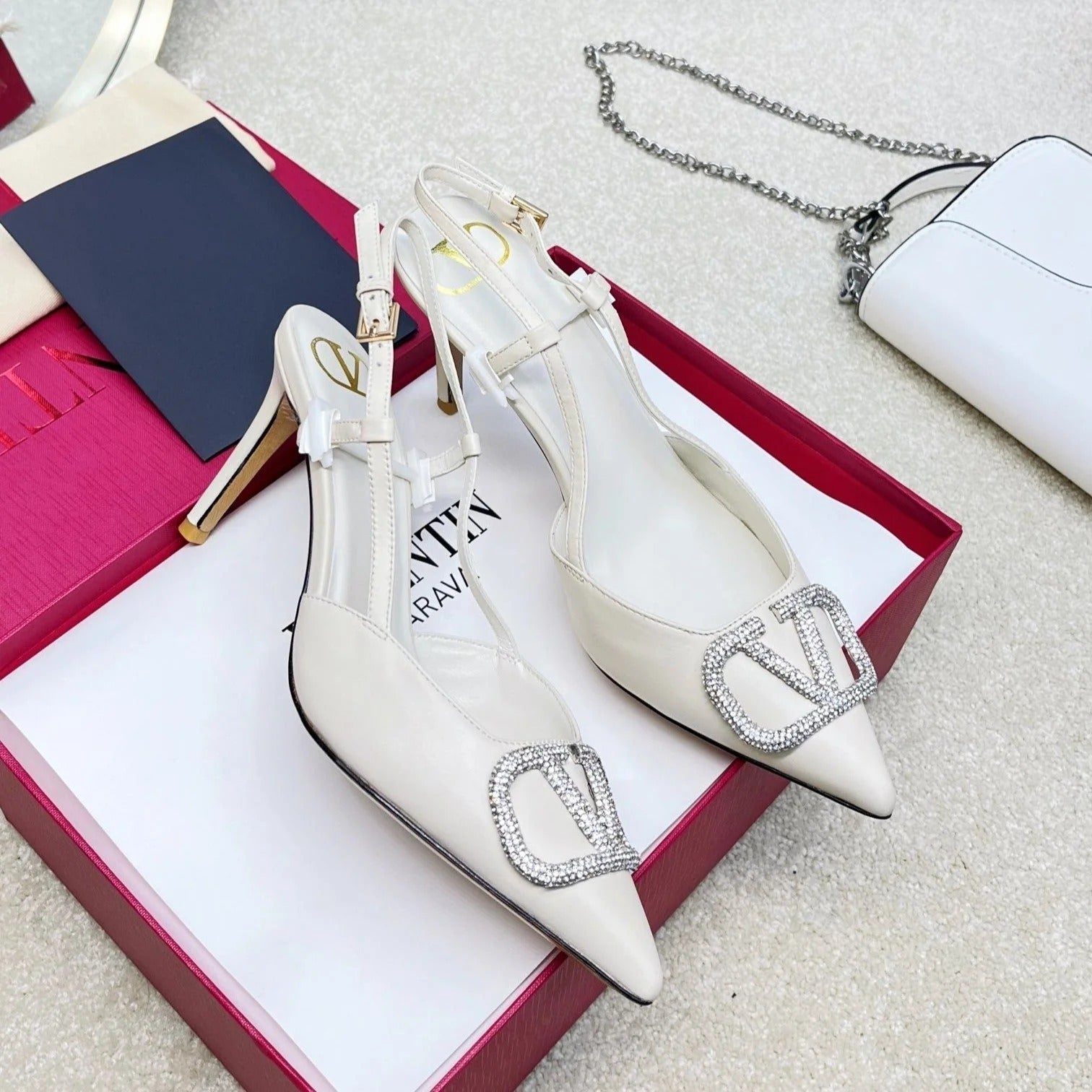 VALENTINO GARAVANI VLOGO SIGNATURE DIAMOND SLINGBACK IN WHITE CALFSKIN